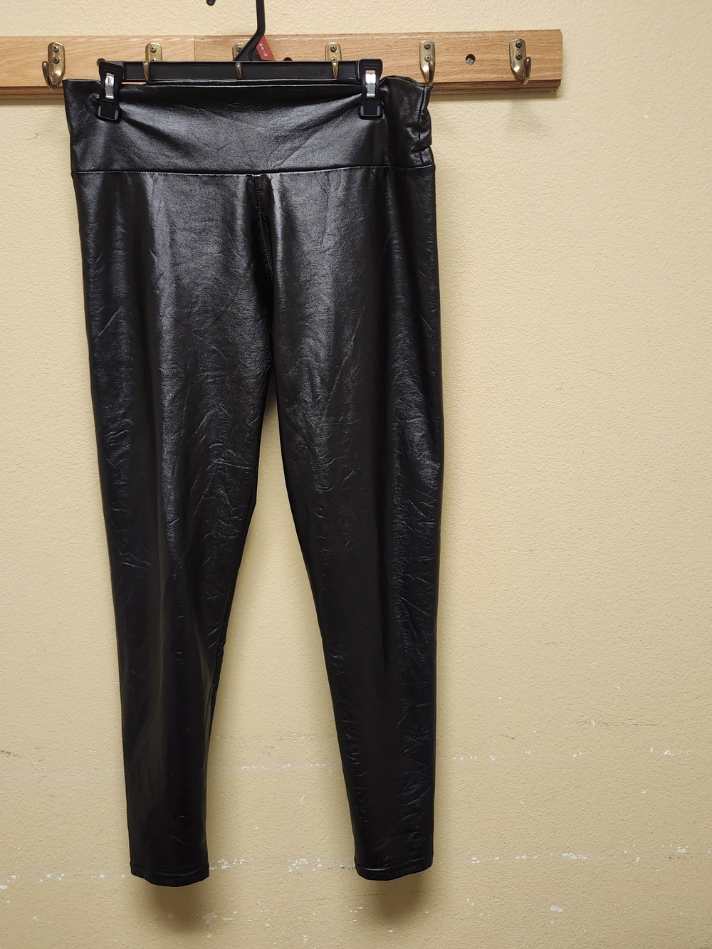Faux Leather Leggings in Black Size Large